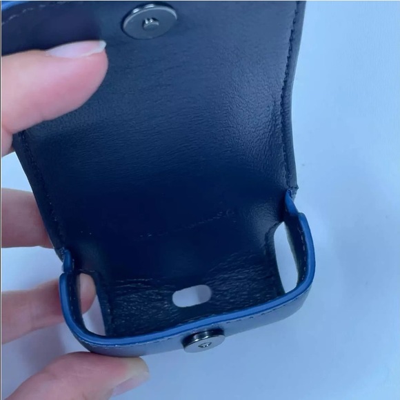 NWT Coach Wireless Earbud Case-Charcoal/Grey - Picture 11 of 14